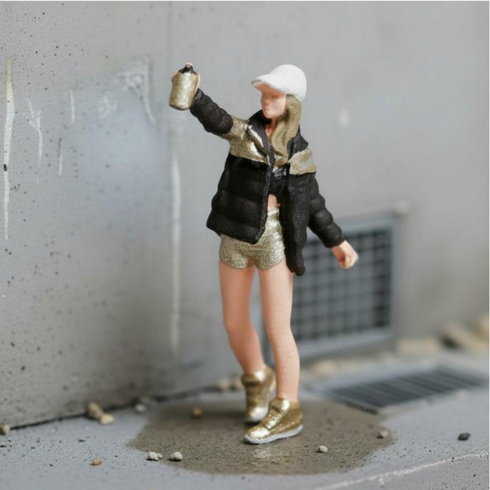 Resin Woman Figure HO Scale Ha - огляд і ціна Bonsai Garden Display